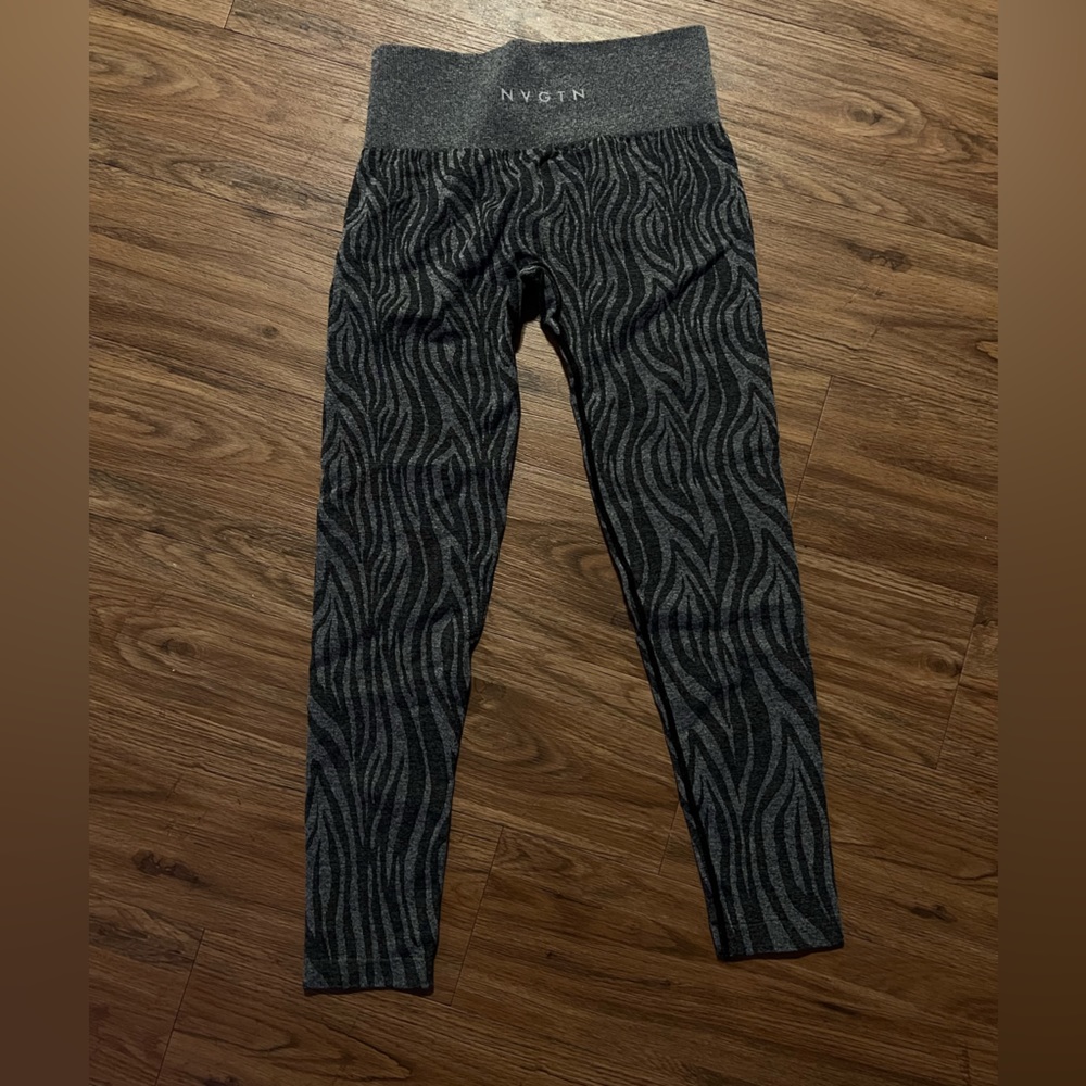 NVGTN size Med leggings